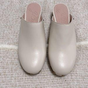 JCrew Ivory Leather Clogs Size 6.5